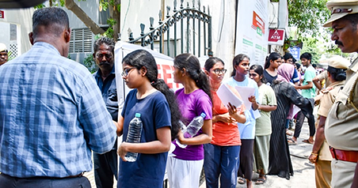 navjivanindia%2F2026-06-19%2Fgfwk1qon%2FNEET-exam.jpg?rect=0%2C64%2C994%2C522&w=1200&ar=40%3A21&auto=format%2Ccompress&ogImage=true&mode=crop&enlarge=true&overlay=false&overlay_position=bottom&overlay_width=100