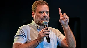 यूपी में मजूदरों के साथ अमानवीय व्यवहार आम अपराध नहीं, धराशायी अर्थव्यवस्था का मलबा: राहुल गांधी