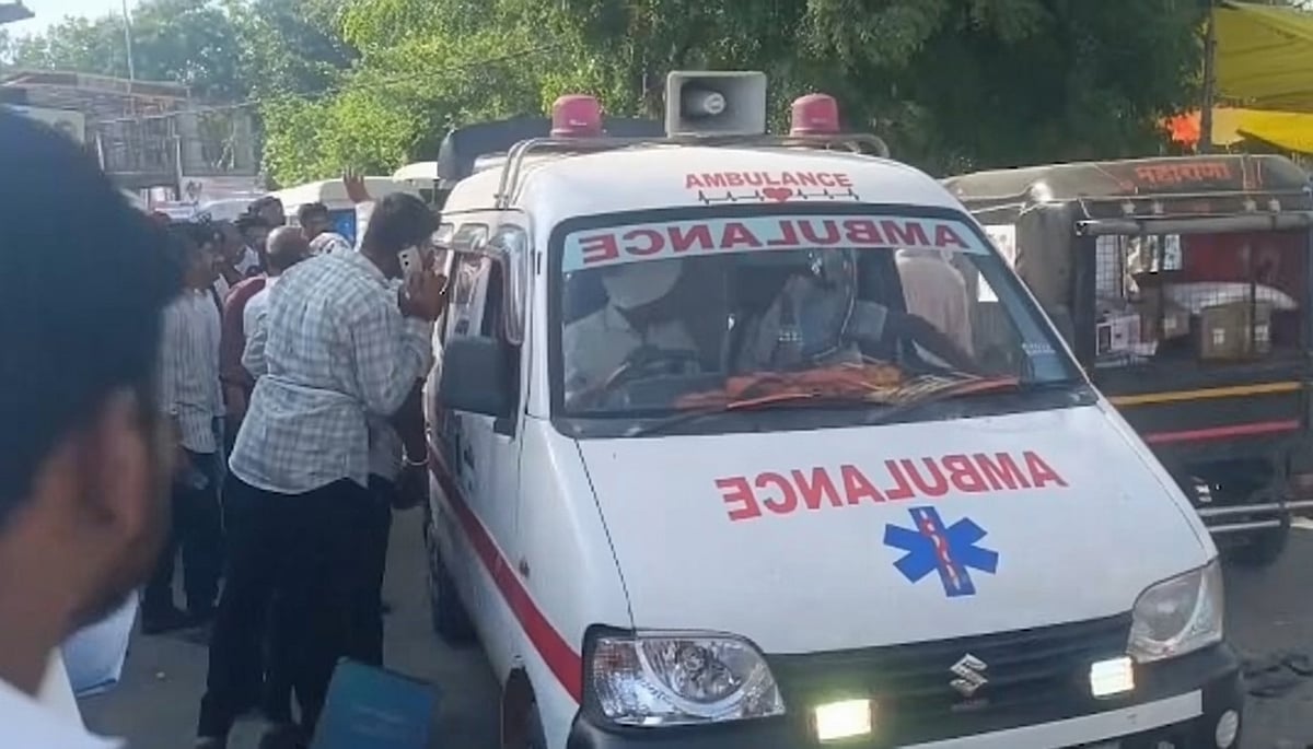 महाराष्ट्र के परभणी में मंदिर की छत का एक हिस्सा गिरा, पांच लोगों की दबकर मौत, 18 से ज्यादा घायल