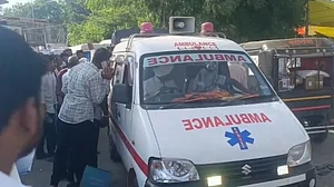 महाराष्ट्र के परभणी में मंदिर की छत का एक हिस्सा गिरा, पांच लोगों की दबकर मौत, 18 से ज्यादा घायल