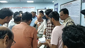 बिहारः गोपालगंज में अभिनेता पंकज त्रिपाठी के भाई पर कुल्हाड़ी से हमला, गंभीर हालत में अस्पताल में भर्ती