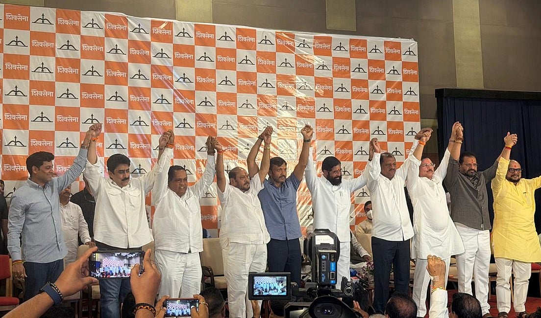 महाराष्ट्र: शिवसेना में शामिल हुए उद्धव की पार्टी के 6 सांसद, एकनाथ शिंदे बोले- 'ऑपरेशन टाइगर' पूरा हुआ