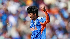 T20 में 'नंबर-1' गेंदबाज बनीं श्री चरणी