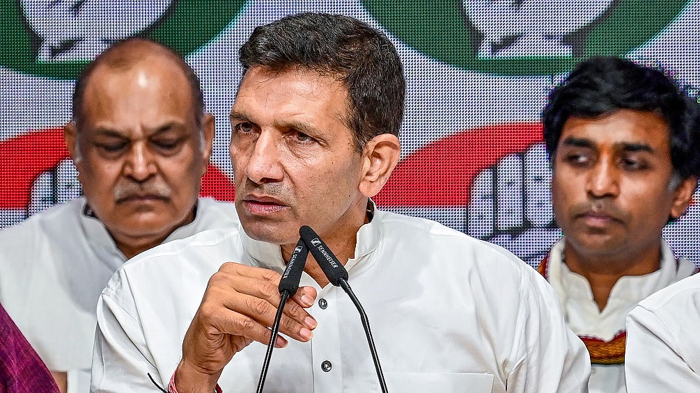मध्य प्रदेशः जमीन घोटाले में घिरे सीएम मोहन यादव, कांग्रेस ने कहा- निष्पक्ष जांच के लिए इस्तीफा दें