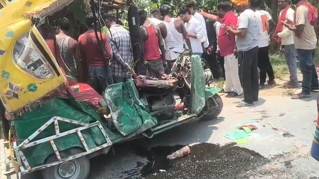 बिहार के मोतिहारी में भीषण सड़क हादसा, पिकअप और ऑटो के बीच टक्कर में चार की मौत, चार घायल