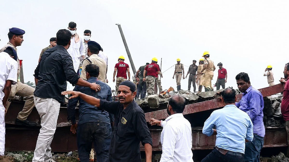 कोलकाता के तारातला में निर्माणाधीन गोदाम की छत ढही, कई मजदूरों के मलबे में दबे होने की आशंका
