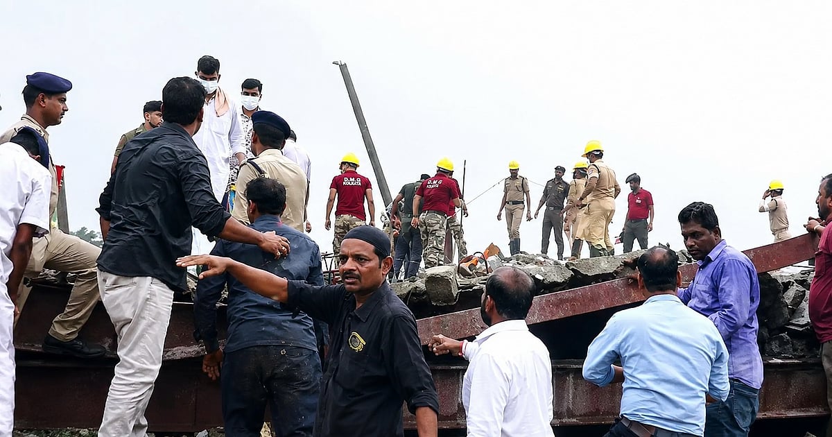 कोलकाता के तारातला में निर्माणाधीन गोदाम की छत ढही, कई मजदूरों के मलबे में दबे होने की आशंका