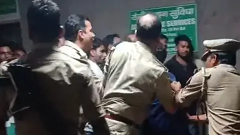 ग्रेटर नोएडा के जिम्स में आधी रात हंगामा, कर्मचारियों को पुलिस ने दौड़ाया (फोटो: सोशल मीडिया)