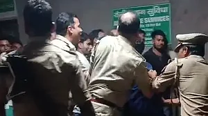 ग्रेटर नोएडा के जिम्स में आधी रात हंगामा, कर्मचारियों को पुलिस ने दौड़ाया (फोटो: सोशल मीडिया)