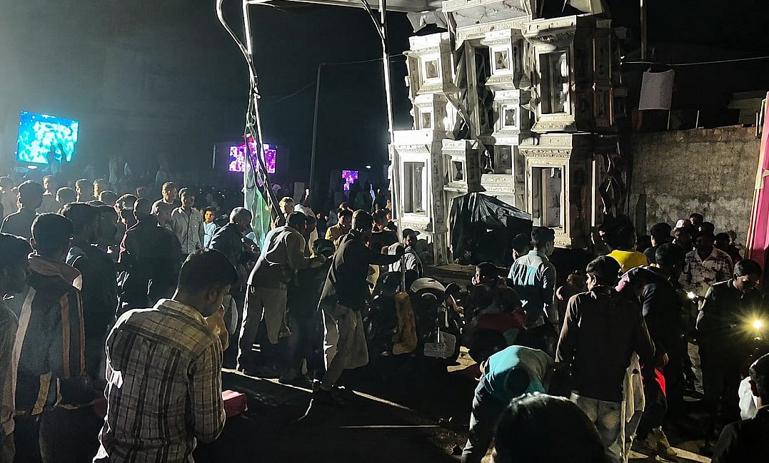 MP के रतलाम में मुहर्रम जुलूस के दौरान बड़ा हादसा, हाईटेंशन तार से टकराया ताजिया, 3 लोगों की मौत, 10 घायल