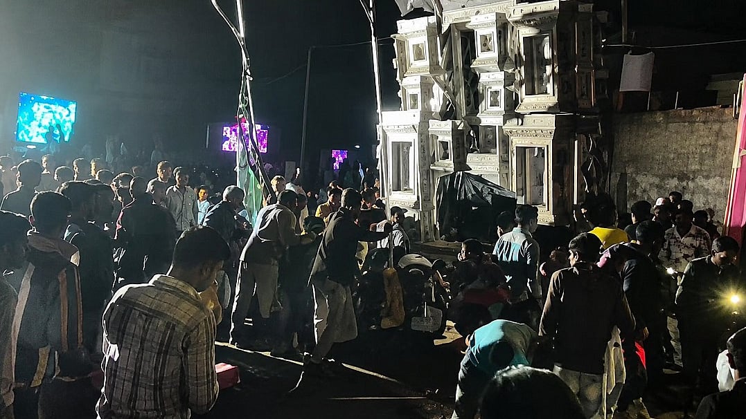 MP के रतलाम में मुहर्रम जुलूस के दौरान बड़ा हादसा, हाईटेंशन तार से टकराया ताजिया, 3 लोगों की मौत, 10 घायल