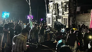MP के रतलाम में मुहर्रम जुलूस के दौरान बड़ा हादसा, हाईटेंशन तार से टकराया ताजिया, 3 लोगों की मौत, 10 घायल