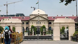 पंचायत चुनाव: हाईकोर्ट ने यूपी में प्रधानों को प्रशासक बनाने पर लगाई रोक, सरकार से मांगा चुनाव का स्पष्ट रोडमैप