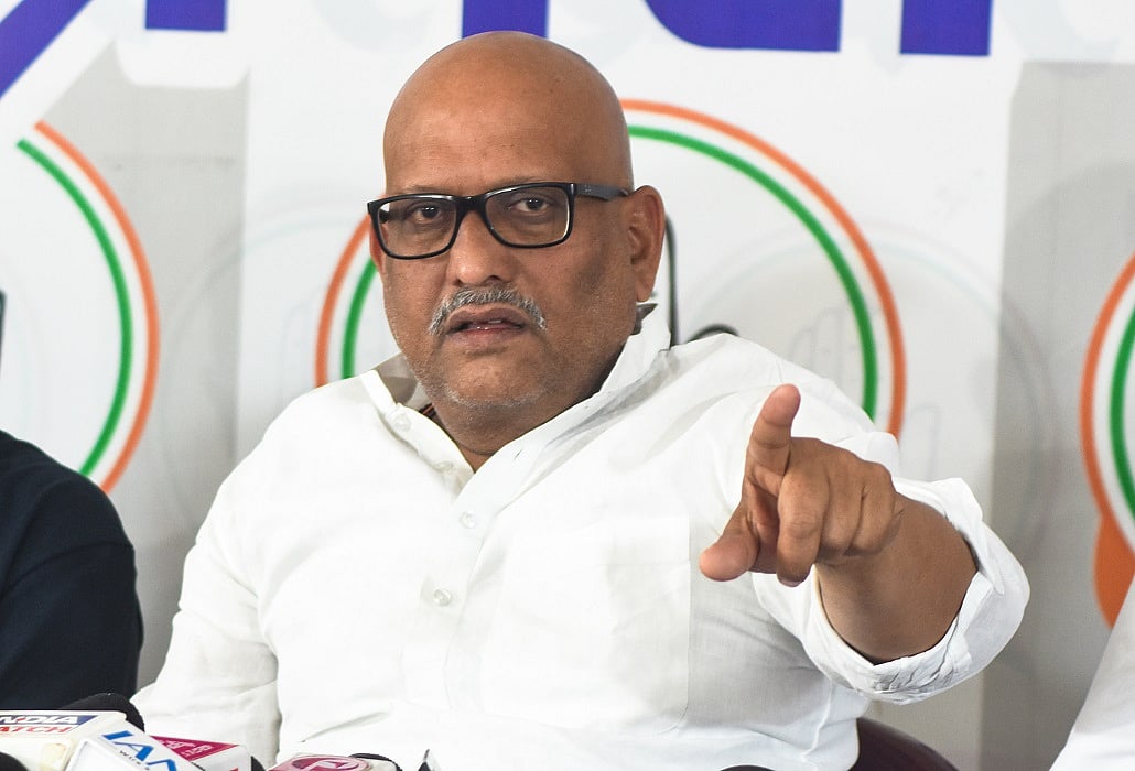 बिहारः अजय राय ने भरत तिवारी के परिवार से की मुलाकात, कहा- राहुल गांधी समेत कांग्रेस का हर कार्यकर्ता उनके साथ