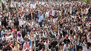 जंतर-मंतर पर धरना : मोदी सरकार से जवाबदेही के लिए 'बच्चों की ख़ातिर तो यहां आना ही था'