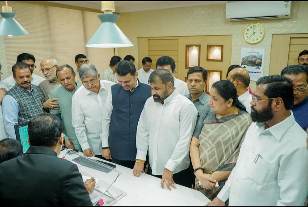 उद्धव ठाकरे को फिर लगा झटका, एमएलसी सचिन अहीर ने बदला पाला, शिंदे गुट ने डिप्टी चेयरमैन पद के लिए नॉमिनेट किया