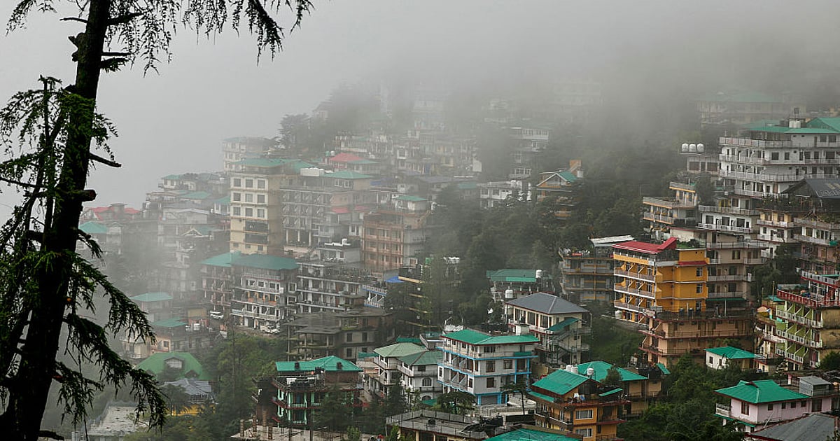 हिमाचल में आसमानी आफत: शिमला, मनाली और धर्मशाला में भारी बारिश, औट में चट्टान गिरने से महिला की मौत, कई मार्ग बंद