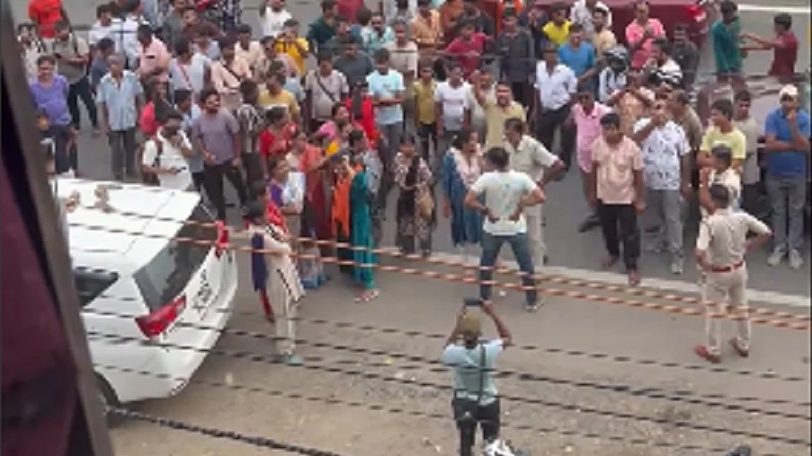 बंगालः टीएमसी सांसद महुआ मोइत्रा पर नादिया में अंडे और पत्थर से हमला, बीजेपी कार्यकर्ताओं पर लगाया आरोप