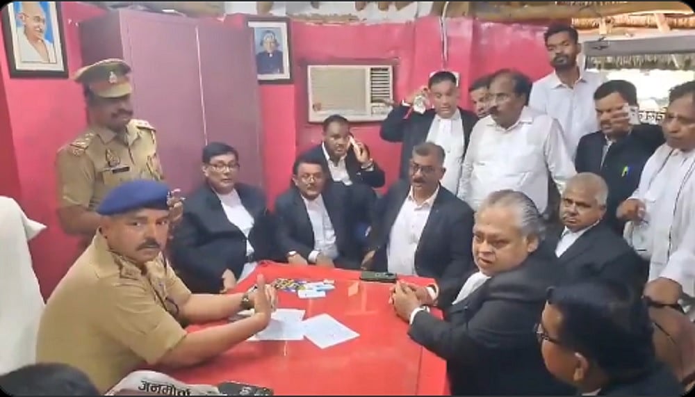 राम मंदिर दान चोरीः अयोध्या के वकीलों ने चंपत राय, अनिल मिश्र के खिलाफ FIR की तहरीर दी, निकाला आक्रोश मार्च