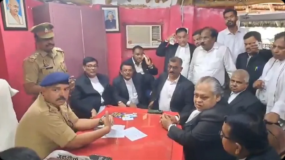 राम मंदिर दान चोरीः अयोध्या के वकीलों ने चंपत राय, अनिल मिश्र के खिलाफ FIR की तहरीर दी, निकाला आक्रोश मार्च