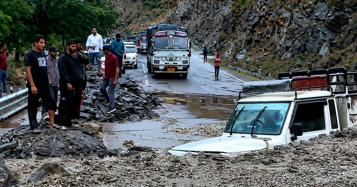 हिमाचल प्रदेश: किन्नौर में बादल फटने से तबाही, NH-05 बंद, कुल्लू-चंबा समेत राज्य की 60 सड़कें ब्लॉक
