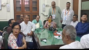 ममता बनर्जी को एक और झटका, चंद्रिमा भट्टाचार्य ने TMC बंगाल प्रमुख पद से दिया इस्तीफा, बागी गुट में शामिल हुईं