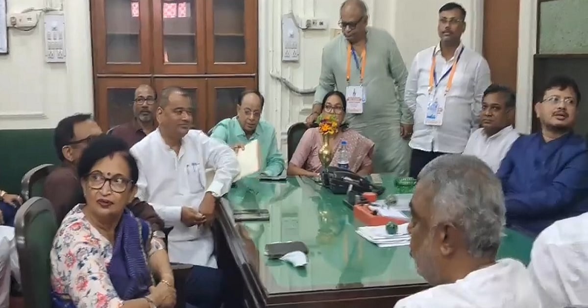 ममता बनर्जी को एक और झटका, चंद्रिमा भट्टाचार्य ने TMC बंगाल प्रमुख पद से दिया इस्तीफा, बागी गुट में शामिल हुईं