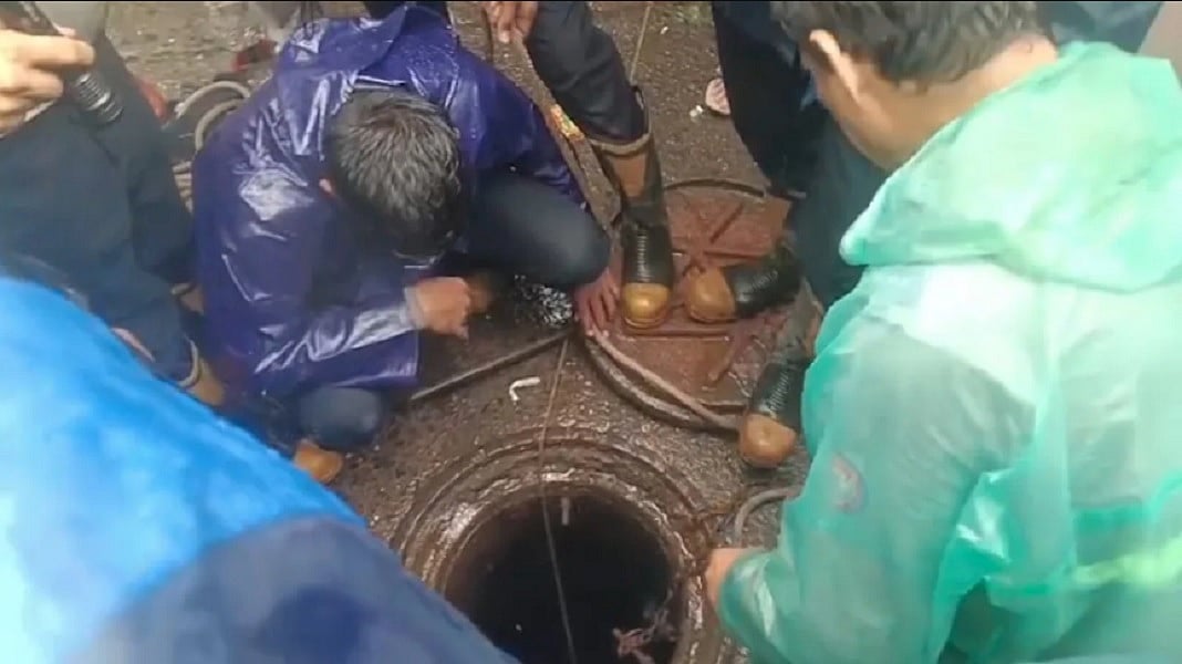पीएम मोदी का विकसित भारत और स्मार्ट शहरों के मैनहोल में डूबते लोग