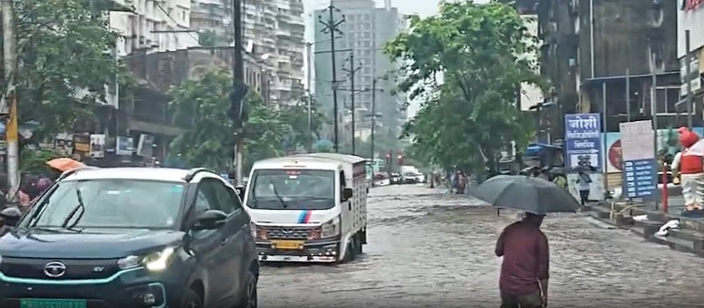 मुंबई समेत आसपास के जिलों में मूसलाधार बारिश