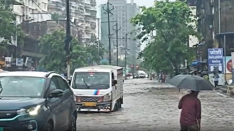मुंबई समेत आसपास के जिलों में मूसलाधार बारिश