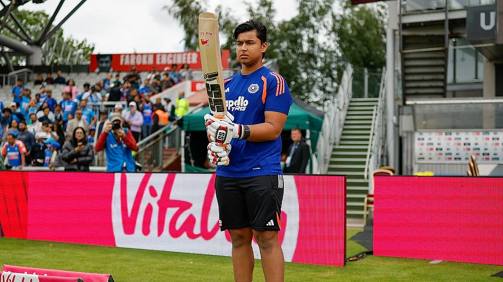वैभव ने तोड़ा तेंदुलकर का रिकॉर्ड, देश के लिए सबसे कम उम्र में डेब्यू करने वाले खिलाड़ी बने, लेकिन हो गए फ्लॉप