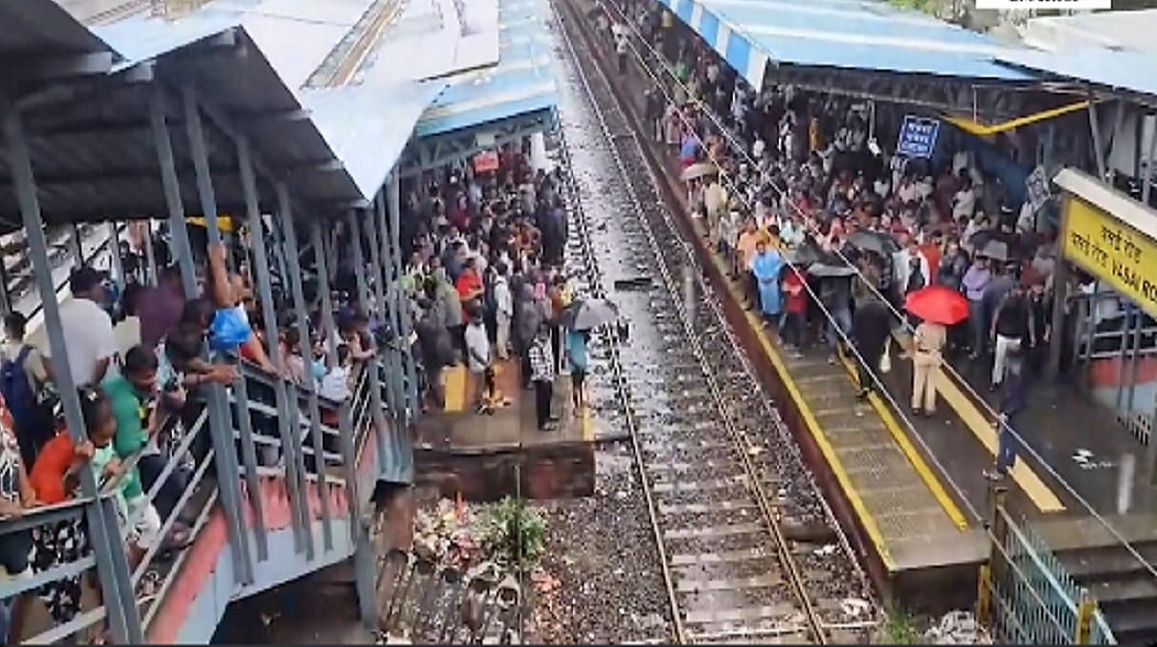 महाराष्ट्र बारिशः आसमानी आफत से पश्चिम रेलवे का परिचालन ठप, लंबी दूरी की 20 से अधिक ट्रेनें फंसीं
