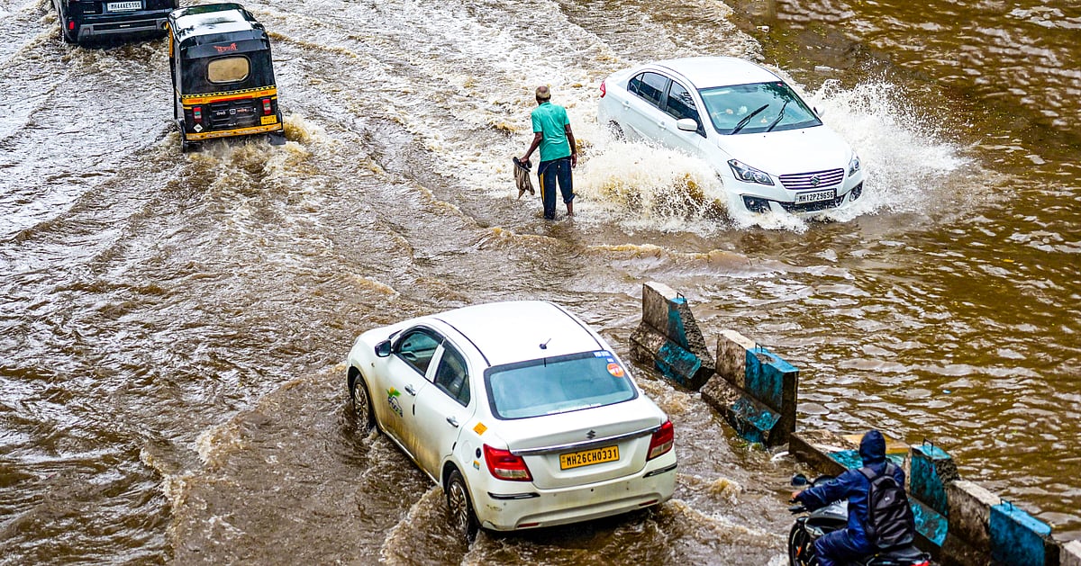 महाराष्ट्र में मानसून का रौद्र रूप, अब तक 62 लोगों की मौत, मौसम विभाग का तटीय जिलों के लिए रेड अलर्ट जारी