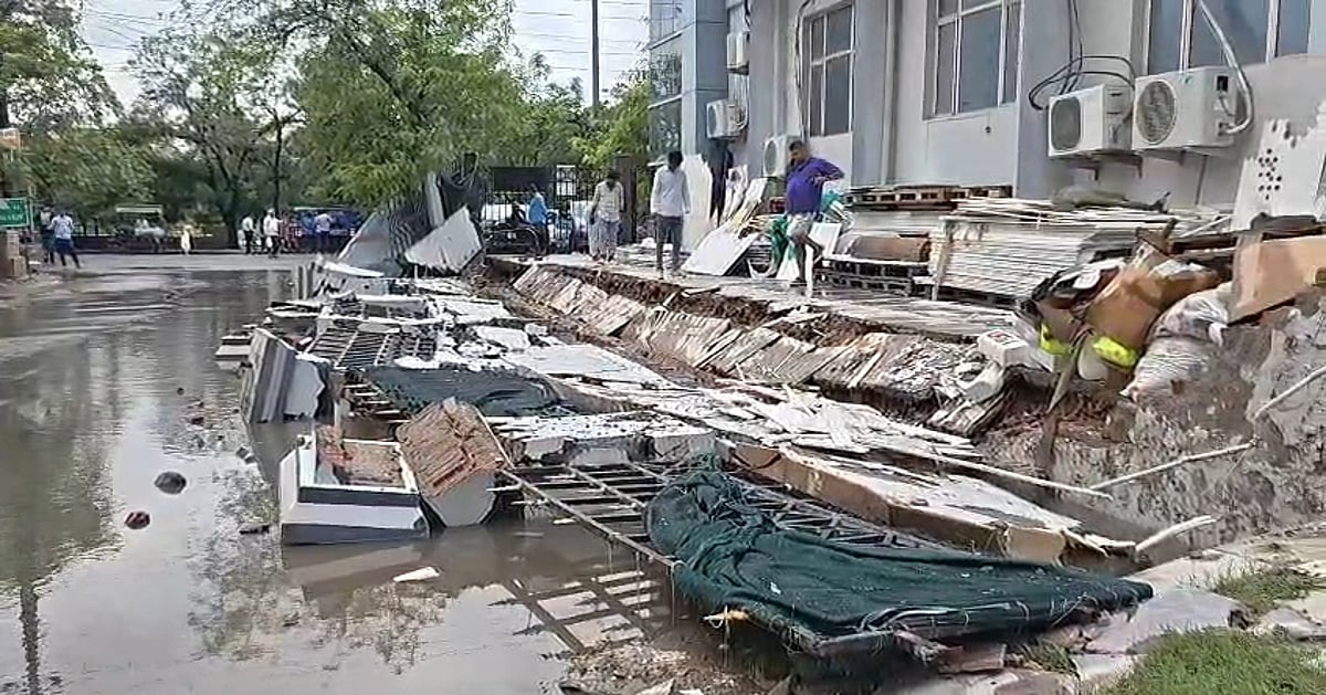 सड़कें या समंदर? लगातार बारिश से नोएडा-ग्रेटर नोएडा का हुआ बुरा हाल, स्कूल, दफ्तर और अंडरपास सब पानी-पानी