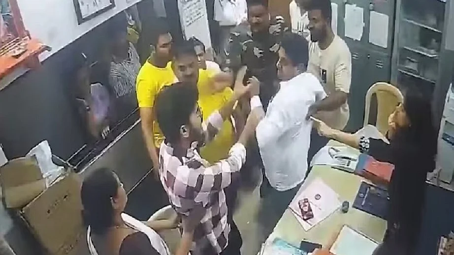 ठाणे अस्पताल में शिवसेना नेता के हमले से डरे डॉक्टर ने दिया इस्तीफा, बोले- अब शहर नहीं लौटूंगा