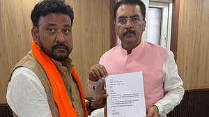 बांकीपुर उपचुनावः नितिन नवीन के करीबी अभिषेक ने छोड़ा मैदान, नामांकन के बाद बीजेपी ने बदला उम्मीदवार