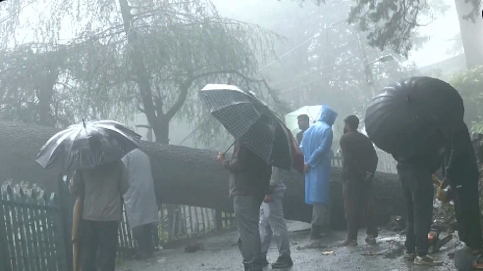 हिमाचल प्रदेशः भारी बारिश के बीच सिरमौर, सोलन में स्कूल बंद, मौसम विभाग की भूस्खलन की चेतावनी
