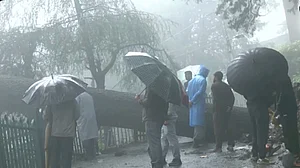हिमाचल प्रदेशः भारी बारिश के बीच सिरमौर, सोलन में स्कूल बंद, मौसम विभाग की भूस्खलन की चेतावनी