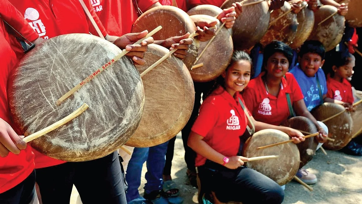 तमिलनाडु में ढफली जैसे इस वाद्य यंत्र को परई कहते हैं। लोक कलाकारों ने विरोध के औजार के रूप में इसे अपनाना शुरु किया है