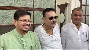 ममता बनर्जी को बड़ा झटका, करीबी मदन मित्रा बागी खेमे में शामिल, एक दिन पहले ED ने परिवार को भेजा था समन