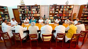 मानसून सत्र से पहले कांग्रेस की बैठक, परिसीमन का विरोध करने का फैसला, इन मुद्दों पर मोदी सरकार से जवाब मांगेगी पार्टी