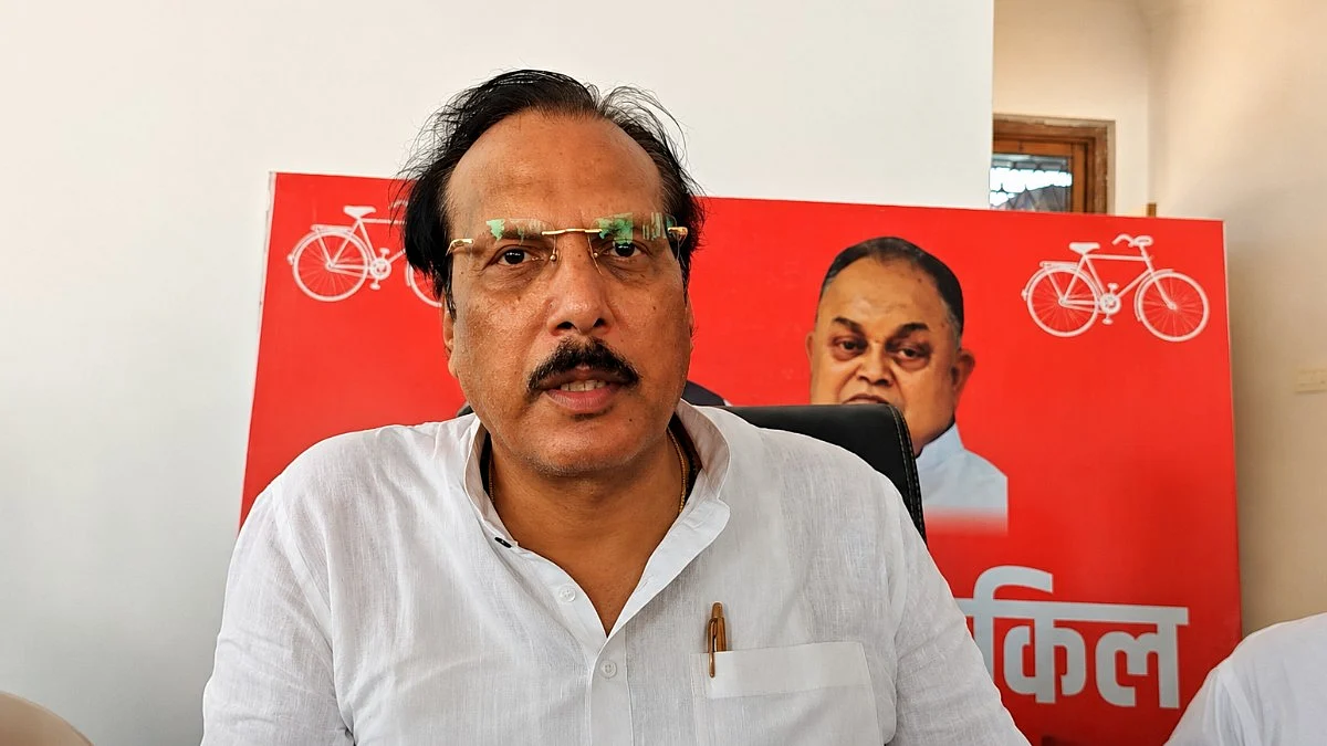 केंद्र सरकार शिक्षा व्यवस्था के खिलाफ, पढ़ाई के बजाय गिरा रही शैक्षिक संस्थान : राजीव राय