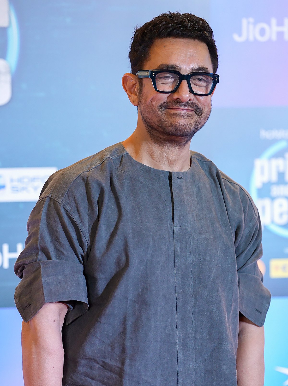 सिनेजीवन: प्रियंका के बर्थडे पर सामने आया 'मंदाकिनी' का फर्स्ट लुक और सलमान ने किया SRA के नए आईटी सेंटर का उद्घाटन
