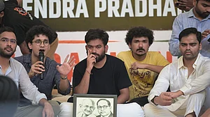 बीजेपी में शामिल हो जाओ वरना माता-बाप मुसीबत में पड़ जाएंगे.. दीपके की मां ने धमकी मिलने का दावा किया (फोटो: विपिन)