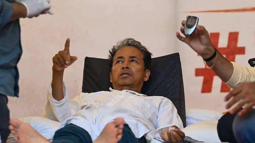 क्या अनशन ने नैतिक महत्व और राजनीतिक असर खो दिया है? (फोटोः विपिन)