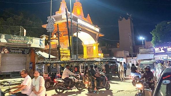 श्रीकृष्ण जन्मभूमि का मुख्य द्वार (फोटो : नंदलाल शर्मा) 