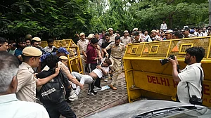 100 से ज्यादा प्रदर्शनकारी हिरासत में, पुलिस ने कहा- ये छात्र नहीं, पहचान सत्यापित कर होगी कार्रवाई (फोटोः विपिन)