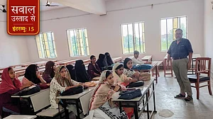 डॉ. अशहद करीम उल्फ़त क्लास लेते हुए