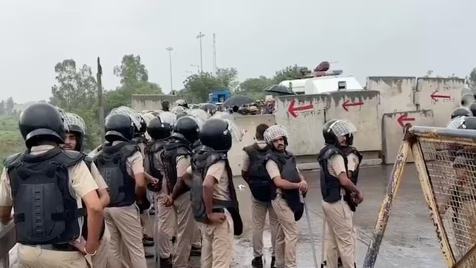 बड़ी खबर LIVE: महापंचायत के लिए किसानों का दिल्ली कूच, सड़कों पर बैरिकेड्स, शंभू बॉर्डर सील, जंतर-मंतर पर डटे हैं 'कॉकरोच'