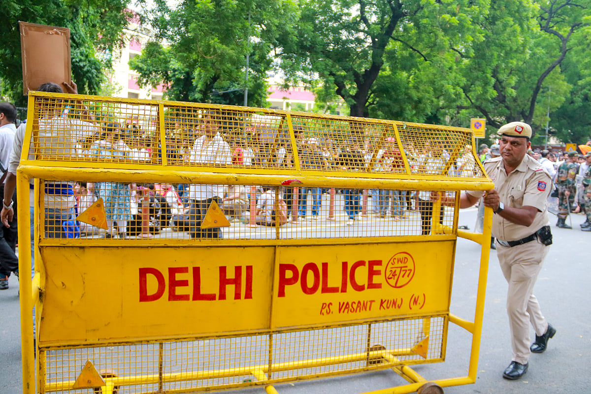 दिल्ली में आज कई प्रमुख मार्गों पर लग सकते हैं प्रतिबंध